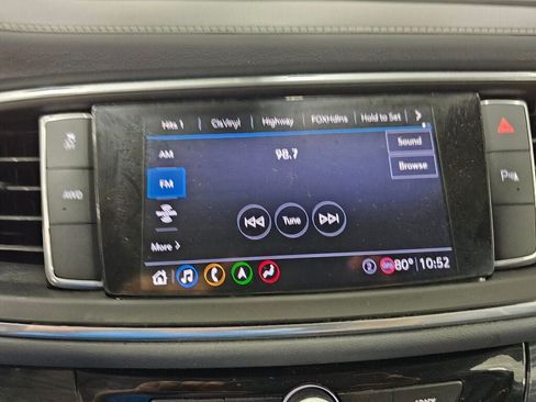 Used 2020 Buick Enclave Essence w/ Sound and Sites Package AWD/4WD image 23