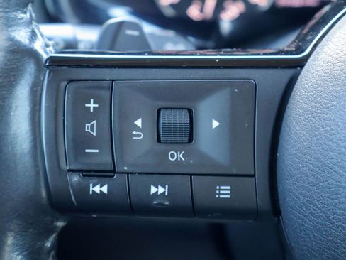 Used 2022 Nissan Pathfinder SV image 13