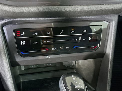 Used 2022 Volkswagen Tiguan SE image 23