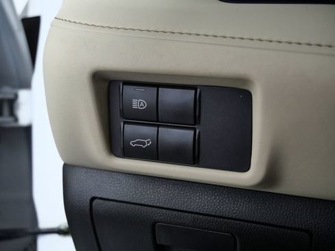 Used 2023 Toyota Highlander XLE AWD/4WD image 28
