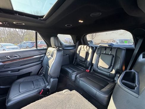 Used 2018 Ford Explorer Platinum image 12