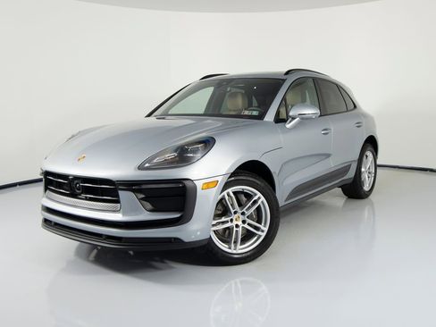 Certified 2025 Porsche Macan image 6