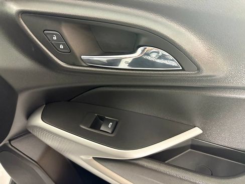 Used 2024 Chevrolet Trax RS w/ Sunroof Package FWD image 16