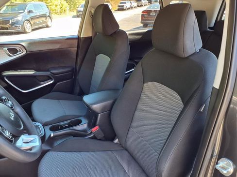 Used 2023 Kia Soul LX image 12