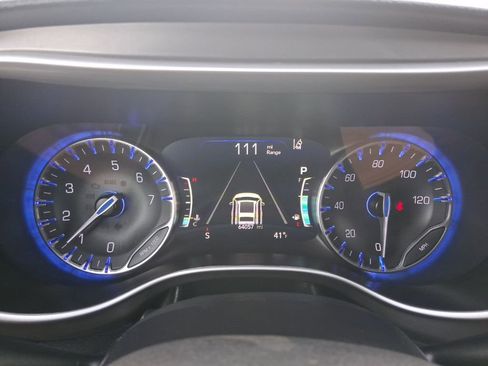 Used 2023 Chrysler Pacifica Touring-L image 29