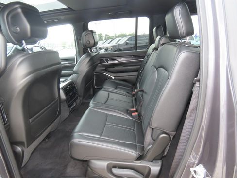 Used 2024 Jeep Wagoneer 4WD w/ Premium Group I image 21