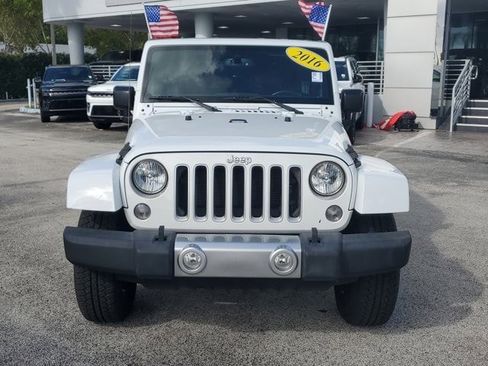 Used 2016 Jeep Wrangler Unlimited Sahara w/ Connectivity Group AWD/4WD image 2