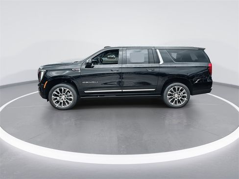 New 2026 GMC Yukon XL Denali w/ Denali Reserve Package image 5