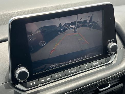 Used 2025 Nissan Rogue SV FWD image 25