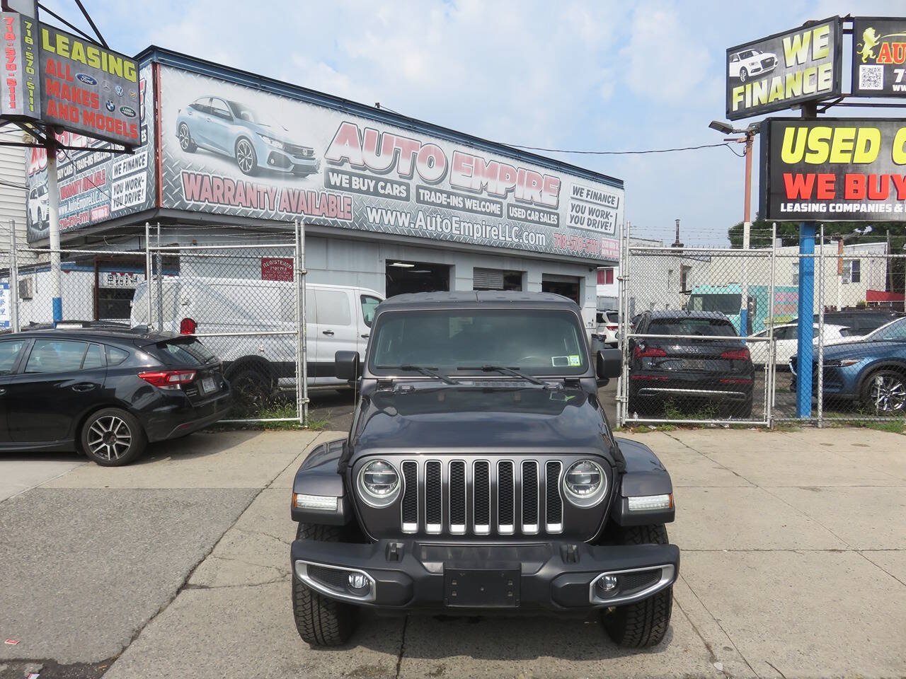 Used 2018 Jeep Wrangler Unlimited Sahara AWD/4WD image 6