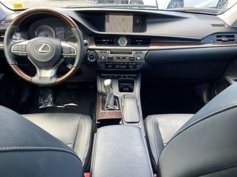 Used 2017 Lexus ES 300h FWD image 10