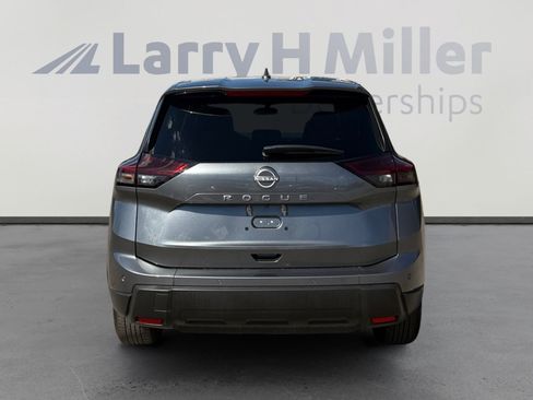 Used 2025 Nissan Rogue SV FWD image 4