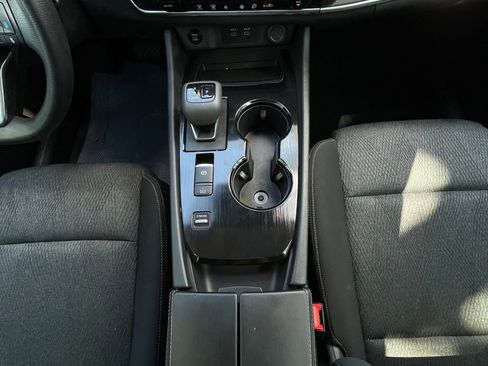 Used 2024 Nissan Rogue SV FWD image 20