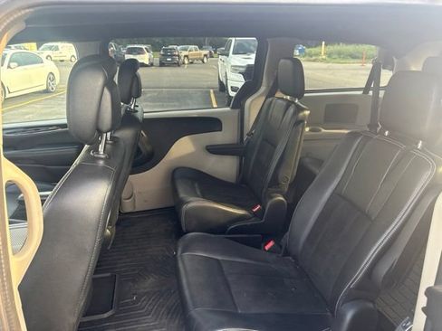 Used 2019 Dodge Grand Caravan SXT FWD image 12