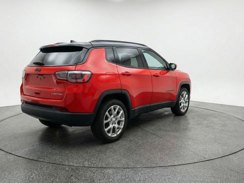 Used 2025 Jeep Compass Limited image 9
