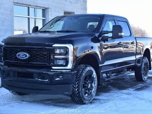 Used 2024 Ford F350 XLT w/ XLT Premium Package image 9