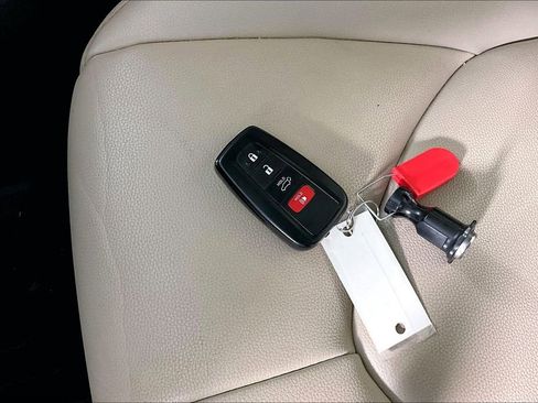 Used 2023 Toyota Highlander XLE image 10