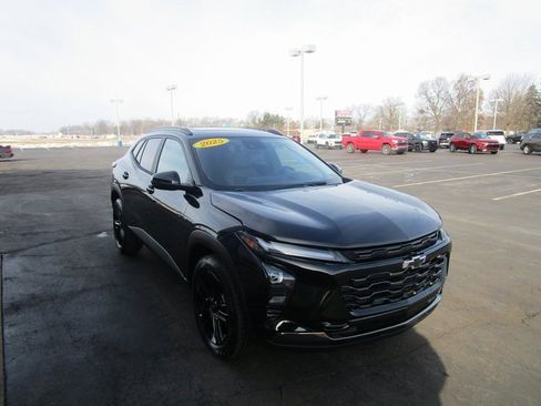 Certified 2025 Chevrolet Trax ACTIV w/ Sunroof Package image 7