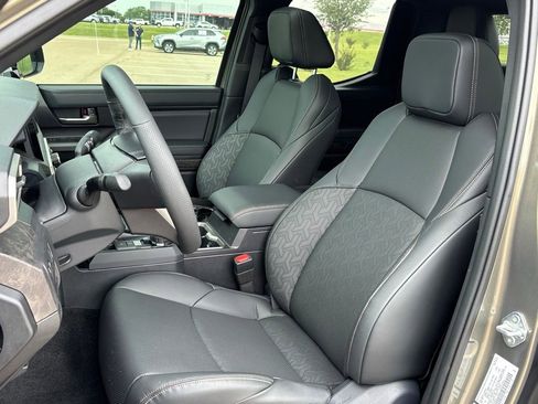 Used 2025 Toyota Tacoma Limited AWD/4WD image 7