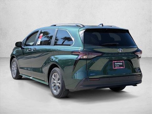 New 2026 Toyota Sienna XLE image 9