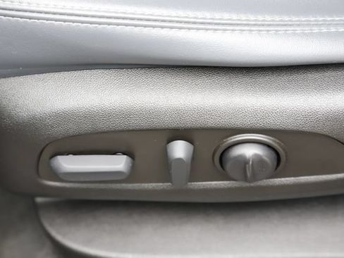 Used 2022 Buick Enclave Essence FWD image 15