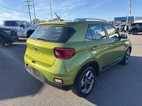 Used 2024 Hyundai Venue SEL image 5