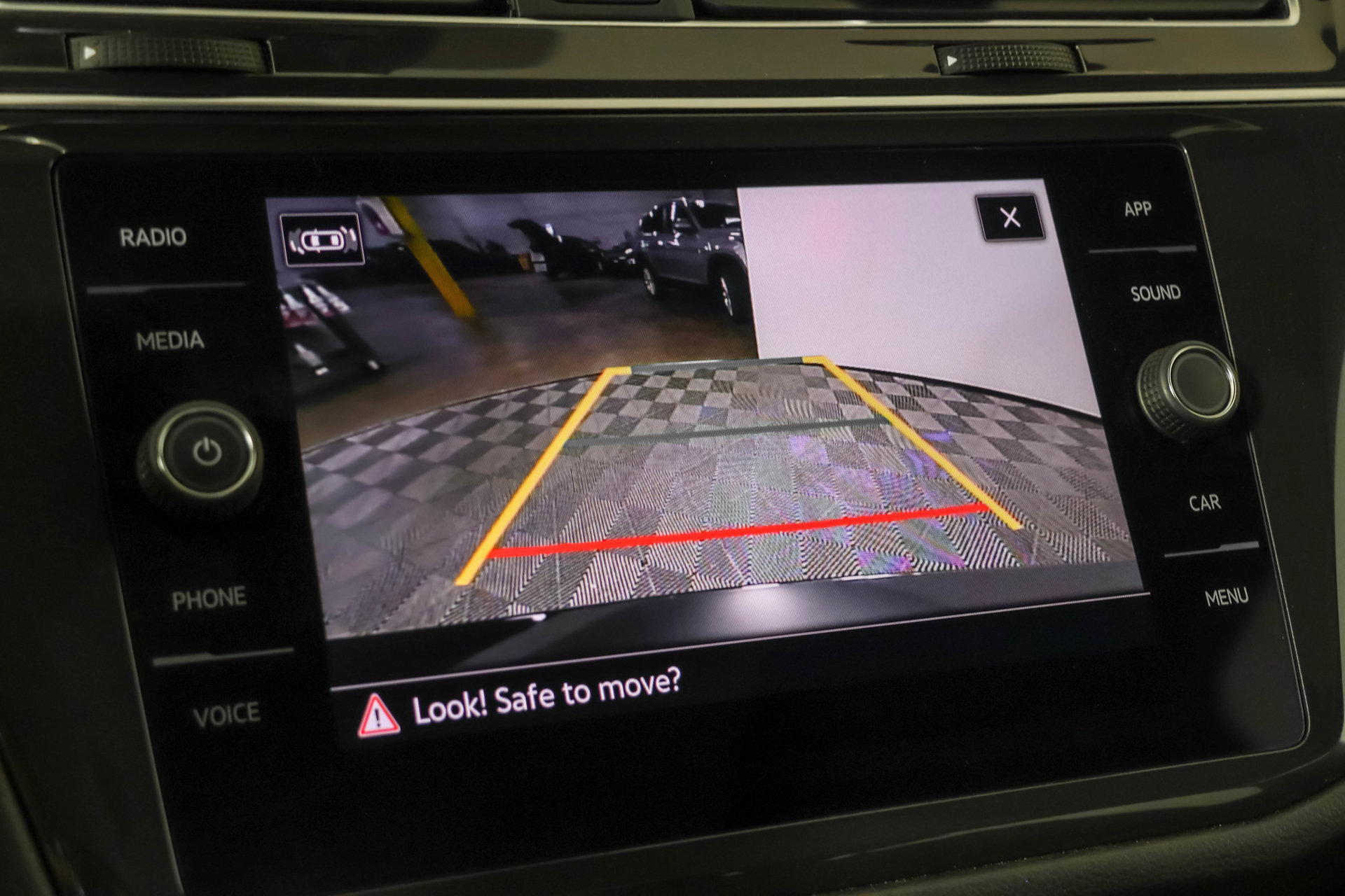 Used 2023 Volkswagen Tiguan SE R-Line AWD/4WD image 8