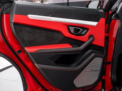 Used 2019 Lamborghini Urus image 31