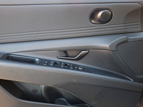 Certified 2025 Hyundai Elantra Sport image 13