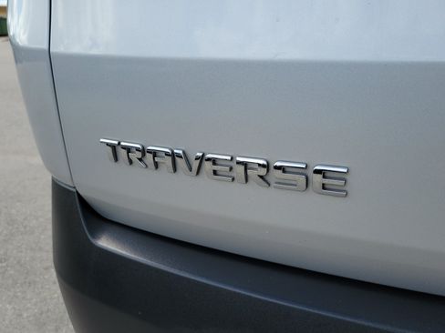 Used 2022 Chevrolet Traverse LT FWD image 28