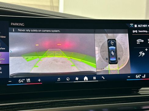 Used 2025 BMW 740i w/ Premium Package image 24