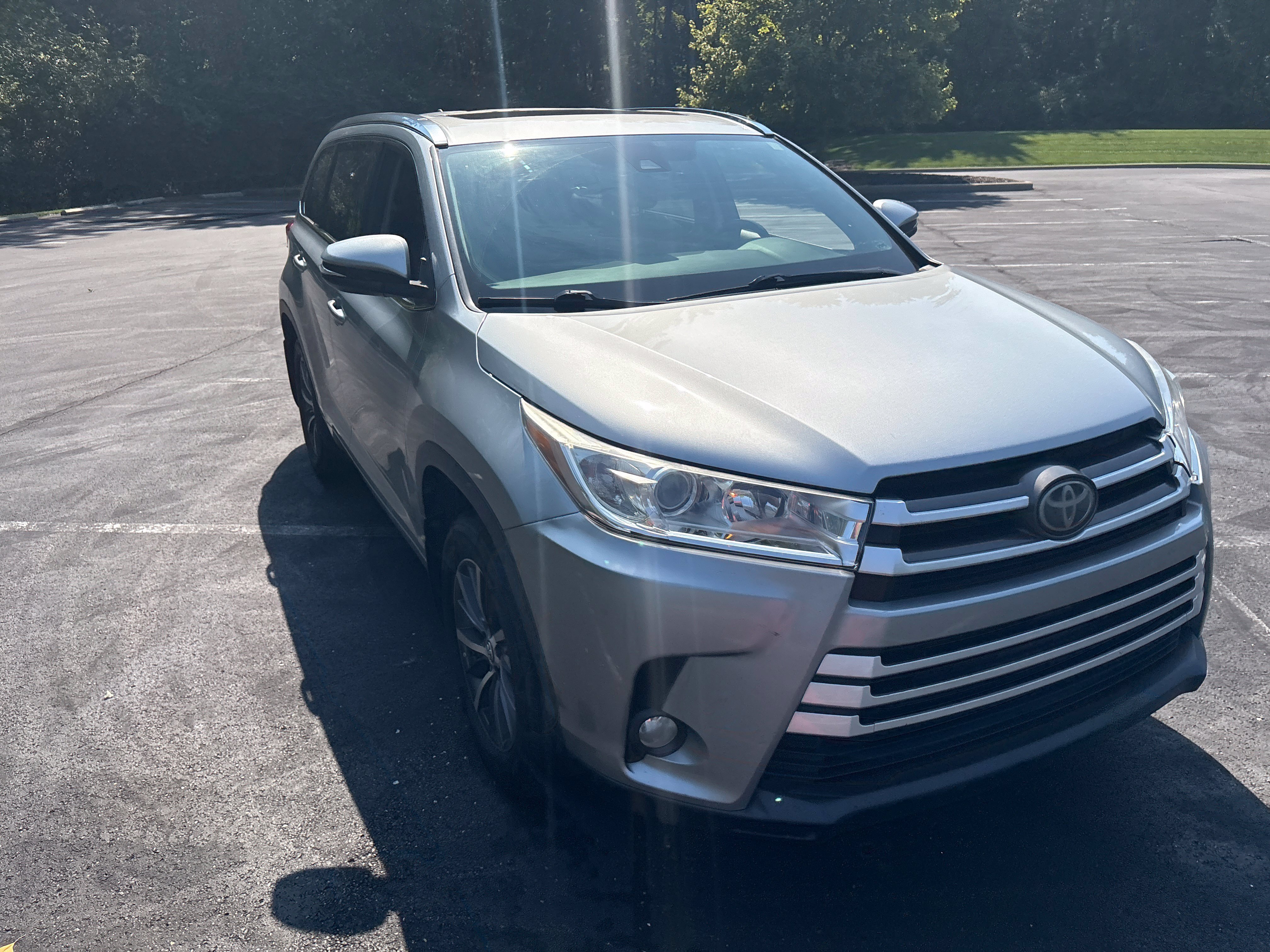 Used 2017 Toyota Highlander XLE AWD/4WD image 17