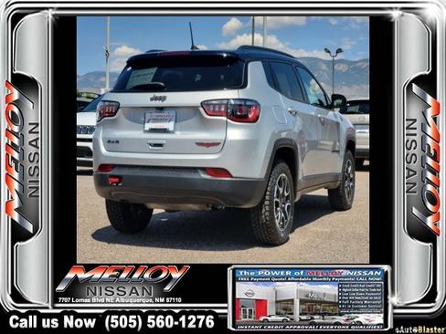 Used 2025 Jeep Compass Trailhawk AWD/4WD image 4