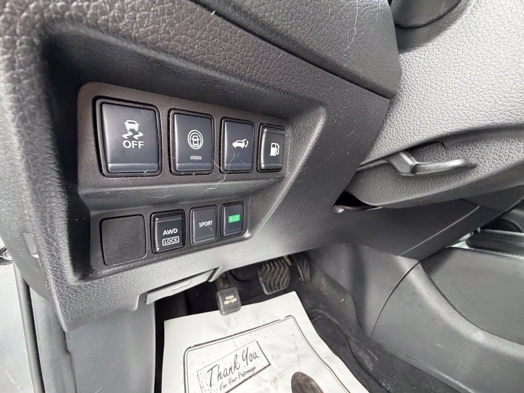 Used 2020 Nissan Rogue SV AWD/4WD image 17