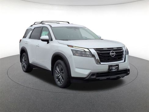 New 2025 Nissan Pathfinder SV image 3