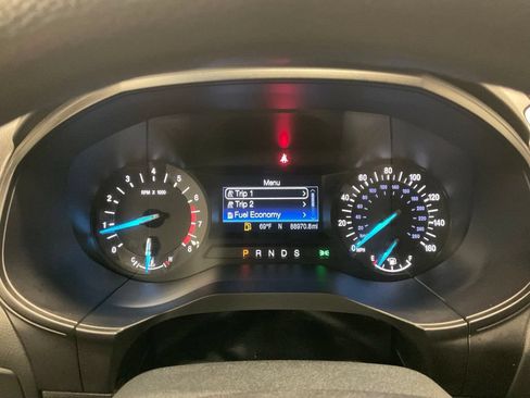 Used 2017 Ford Edge SE FWD image 2