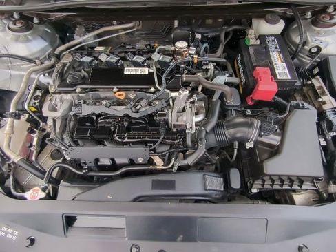 Used 2020 Toyota Camry L image 28