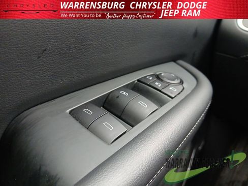 Used 2025 Buick Enclave Preferred AWD/4WD image 27