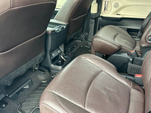 Certified 2023 Toyota Sienna Platinum image 12