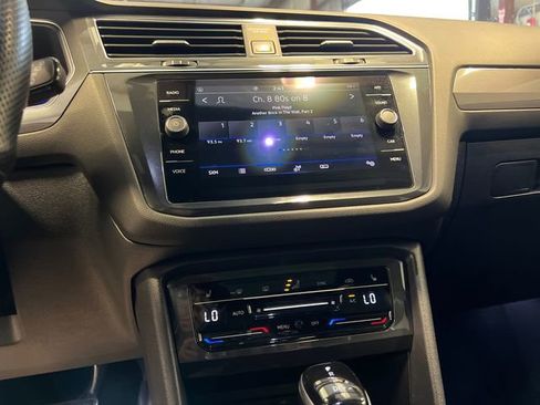 Certified 2022 Volkswagen Tiguan SE R-Line FWD image 25