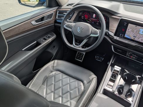 Certified 2025 Volkswagen Atlas SEL Premium R-Line AWD/4WD image 9
