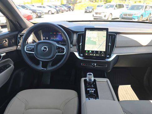 Used 2026 Volvo XC90 T8 Plus w/ Protection Package Premier AWD/4WD image 18