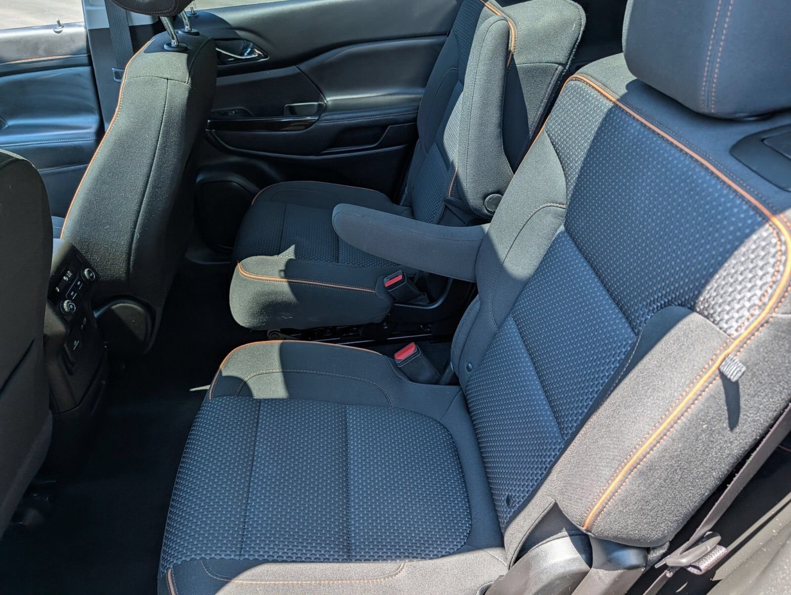 Used 2023 GMC Acadia AT4 w/ Trailering Package AWD/4WD image 23