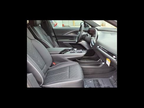 New 2026 Cadillac Lyriq V image 9