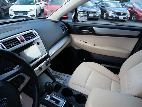Used 2017 Subaru Outback 2.5i Premium AWD/4WD image 13