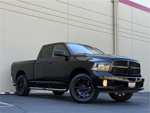 Used 2018 RAM 1500 Express w/ Black Ram 1500 Express Group AWD/4WD image 24