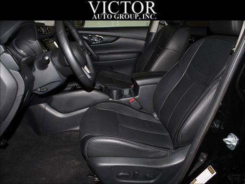 Used 2018 Nissan Rogue SL image 16