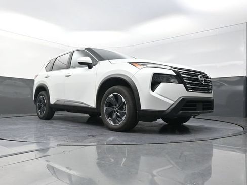 Used 2024 Nissan Rogue SV FWD image 31