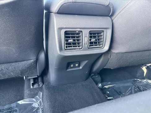 Used 2021 Toyota Venza LE w/ Carpet Mat Package (TMS) AWD/4WD image 24