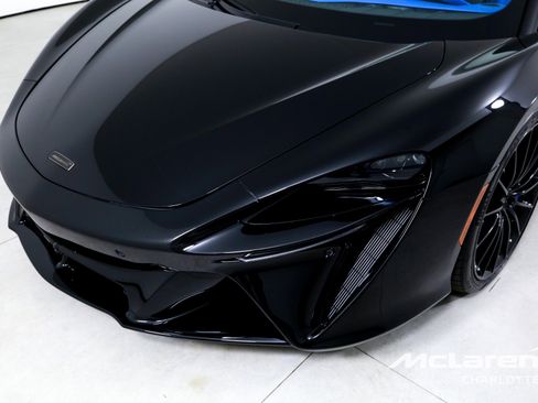 Used 2025 McLaren Artura Spider image 30